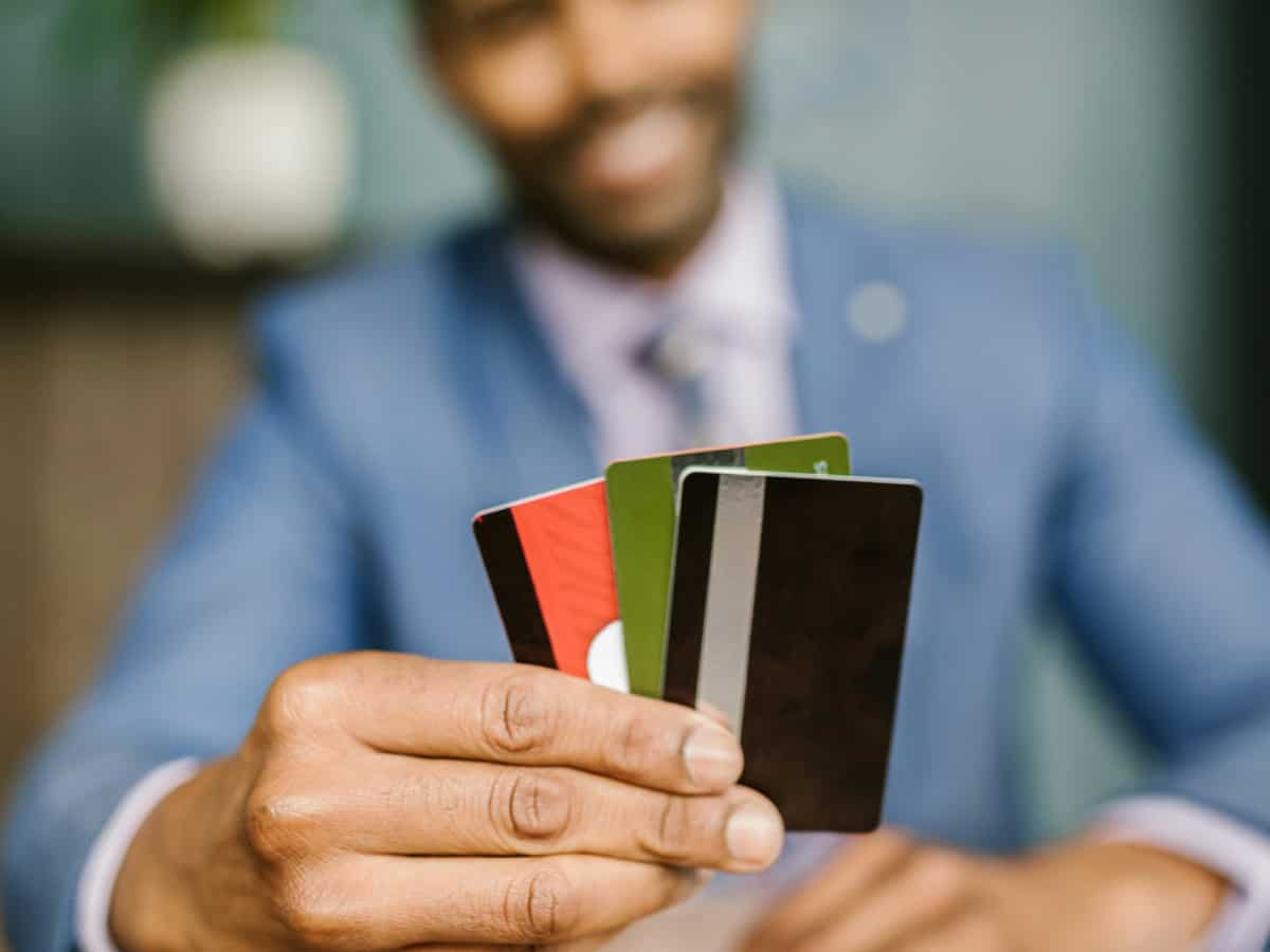 Top 5 credit cards with maximum cashbacks; check charges, benefits and rewards