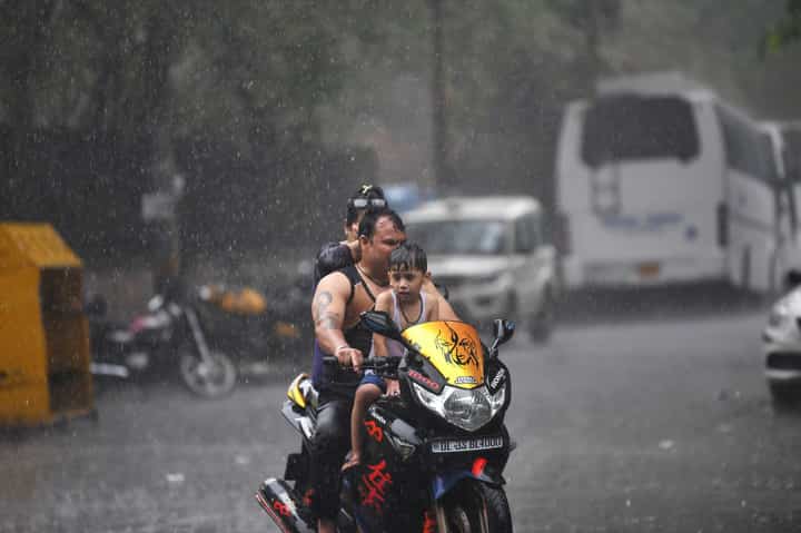 Delhi weather news: Rain likely in city; maximum to settle around 34 degrees Celsius