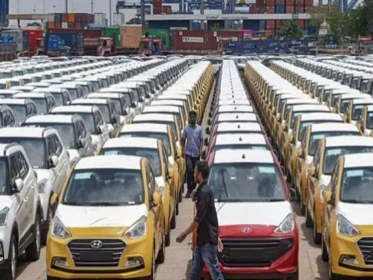 Commercial vehicle sales volume to fall 3-6 % in FY25: Report 