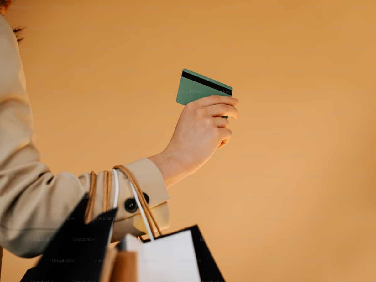 Top credit cards for online shopping in India 2024
