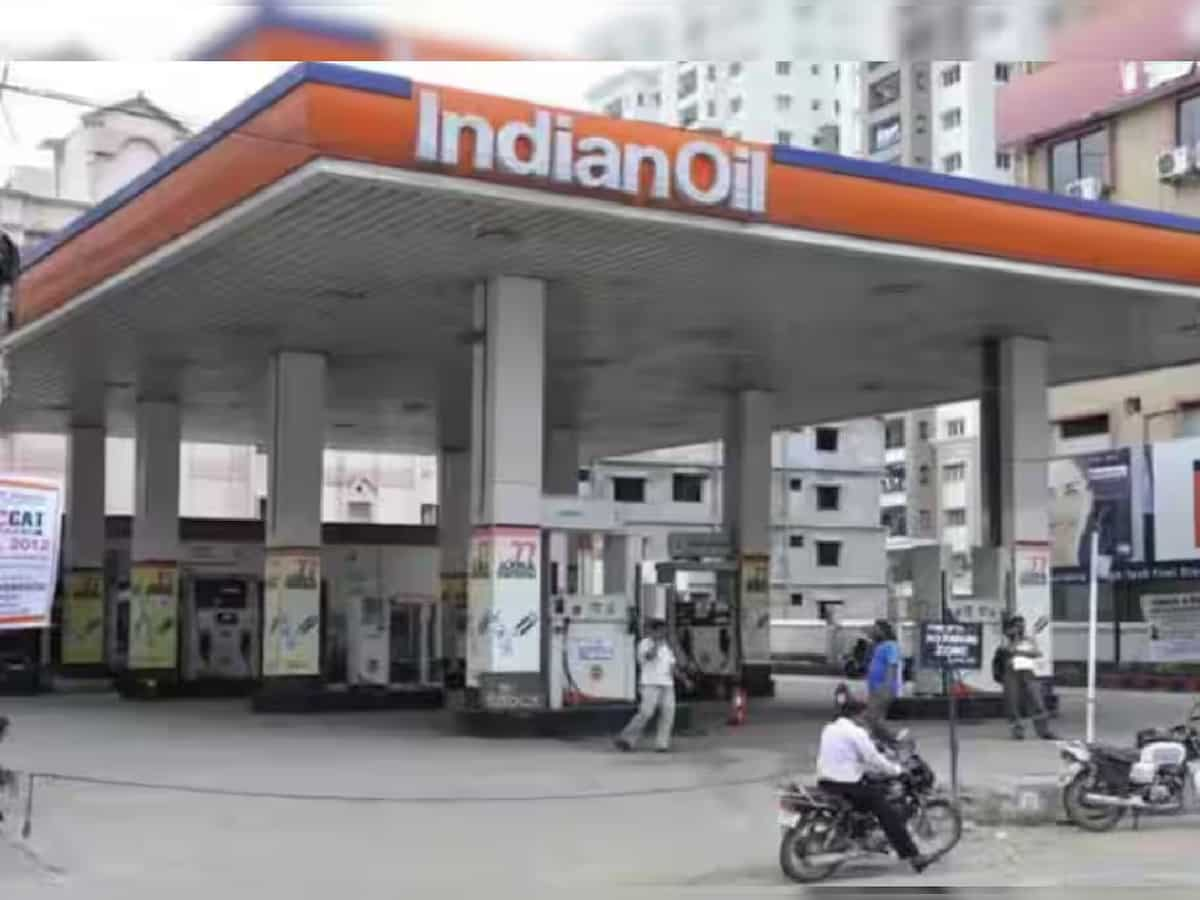 Indian Oil hands over hydrogen fuel bus to Navy for test run