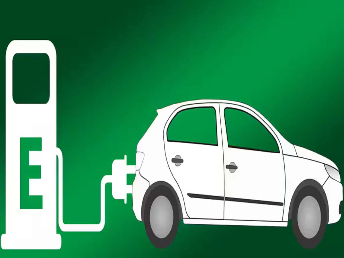 Deadline to avail Centre's EV promotion scheme ends 