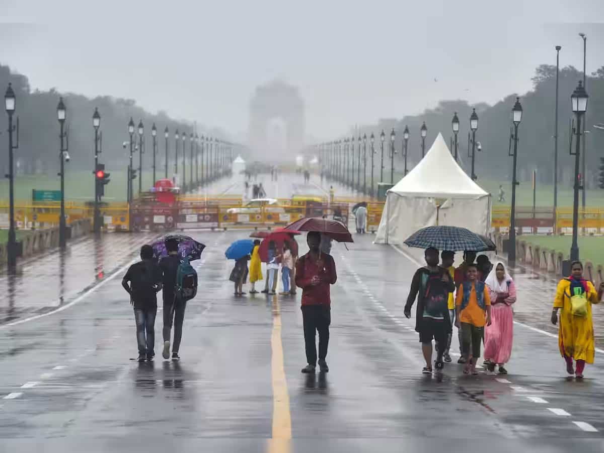 Delhi weather news: City's minimum temperature notch above normal, IMD predicts moderate rain 