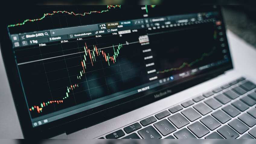 Market cap of 8 of top-10 most valued firms slips Rs 1,28,913.5 crore;  TCS, Infosys top losers