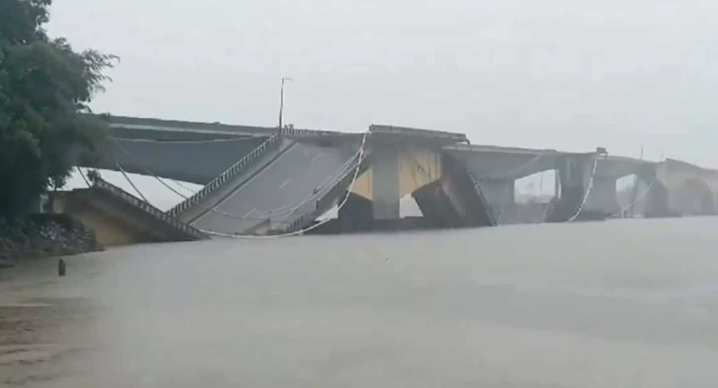 Bridge over Kali river collapses in Karnataka, traffic disrupted | Zee  Business