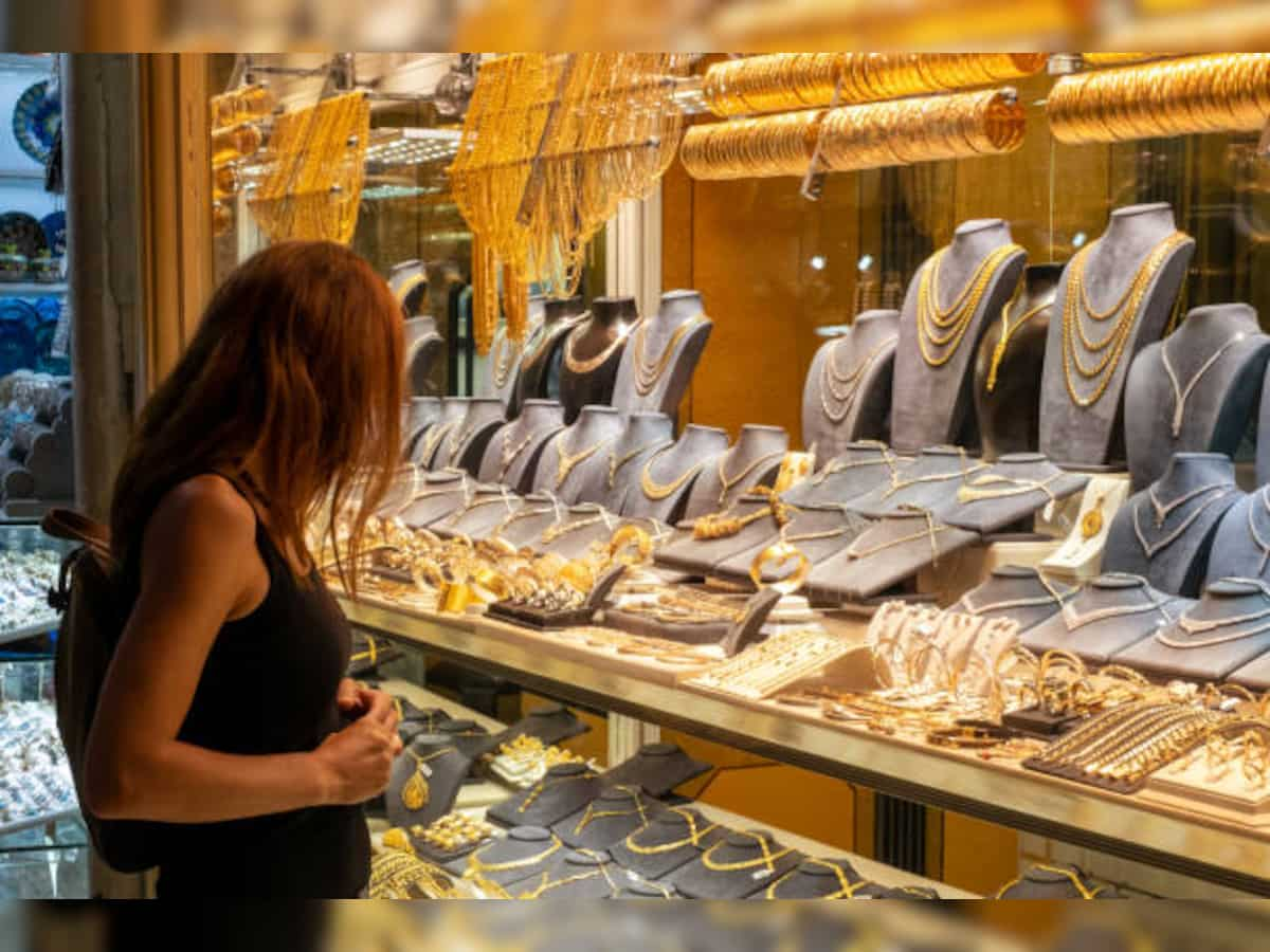 Gold and Silver rate today (Aug 9, 2024): Yellow metal below Rs 69,650, white metal above Rs 80,650