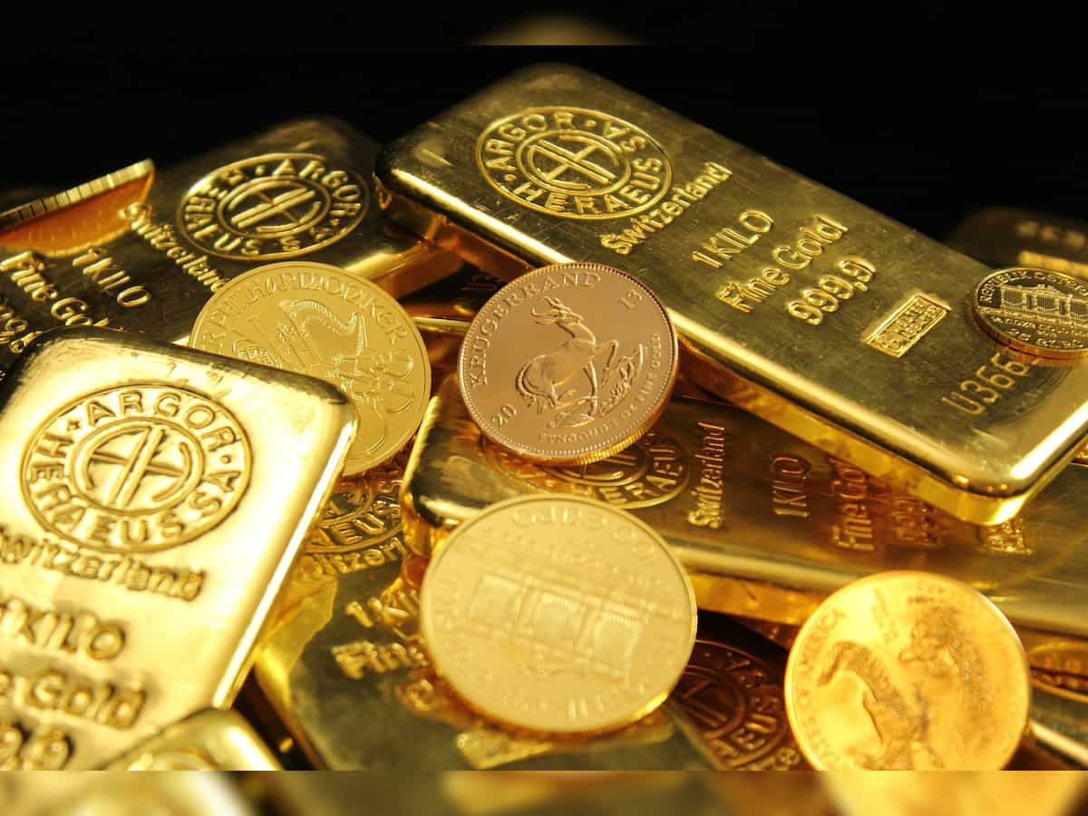 Gold rises Rs 300 per 10 g; silver declines Rs 300