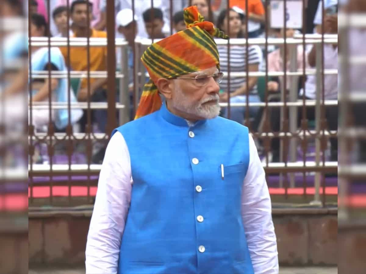 78th Independence Day: PM Narendra Modi sports multicoloured leheriya print turban for celebrations