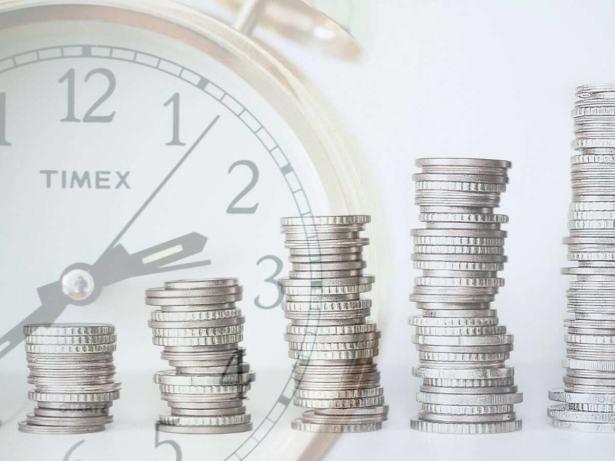 Power of Compounding: How to build Rs 1 crore retirement corpus with ...