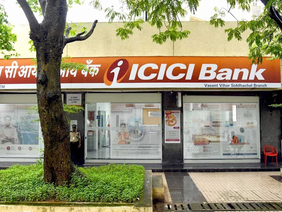 Buy ICICI Bank futures; check out targets and stop loss