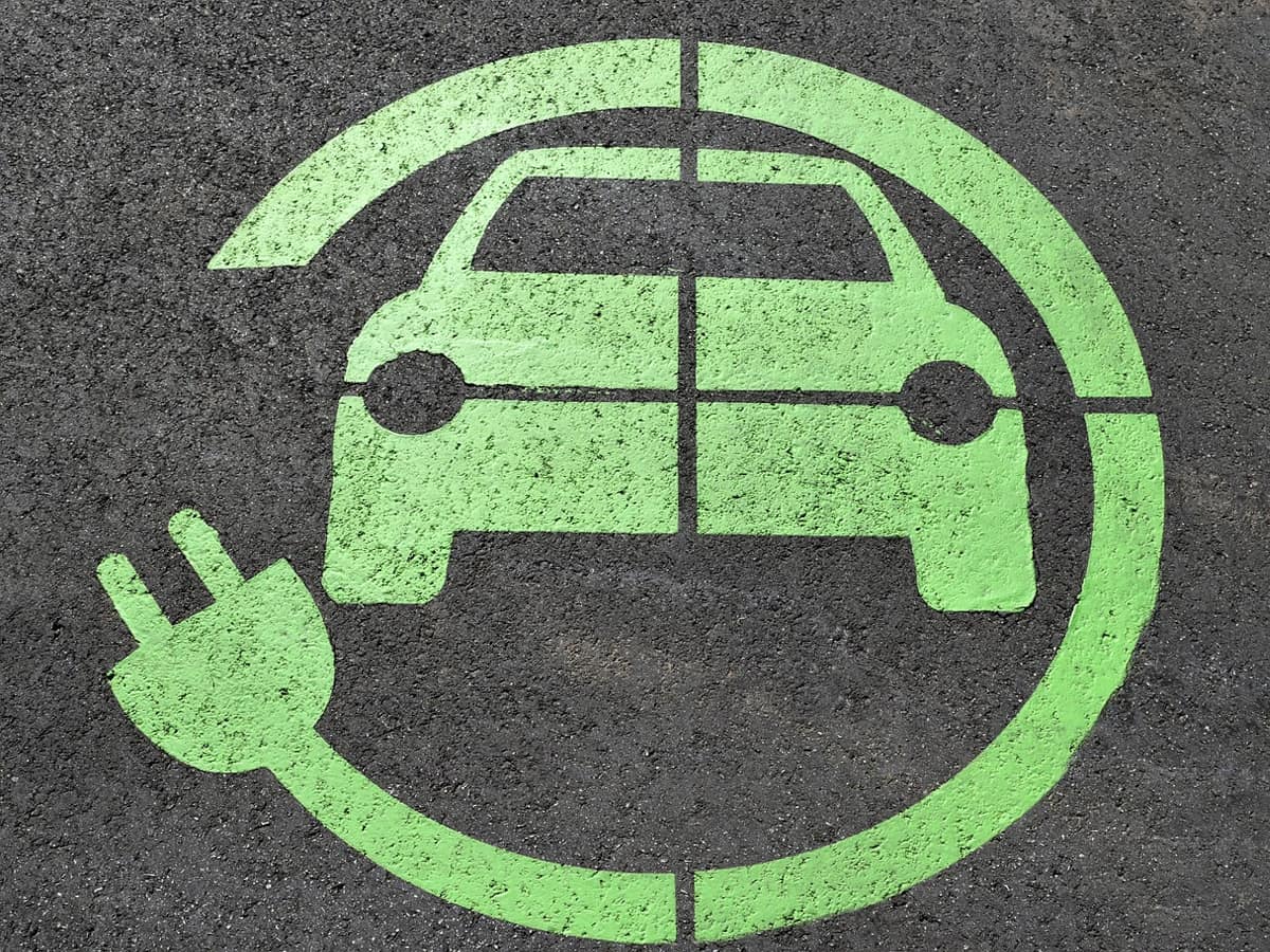 Canada imposes a 100% tariff on imports of Chinese-made electric vehicles Toronto