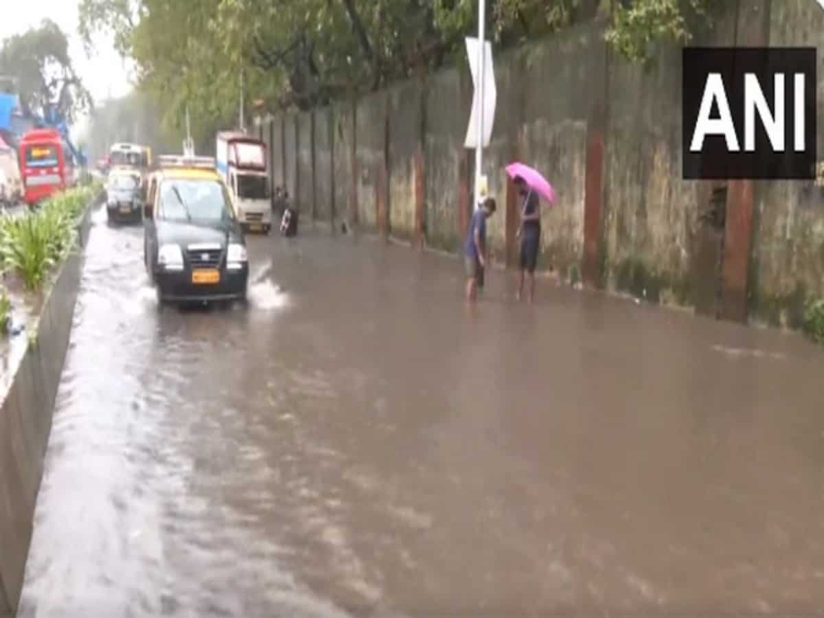 Delhi Weather Update Heavy Rain Causes Waterlogging Traffic Snarls Zee Business 9954