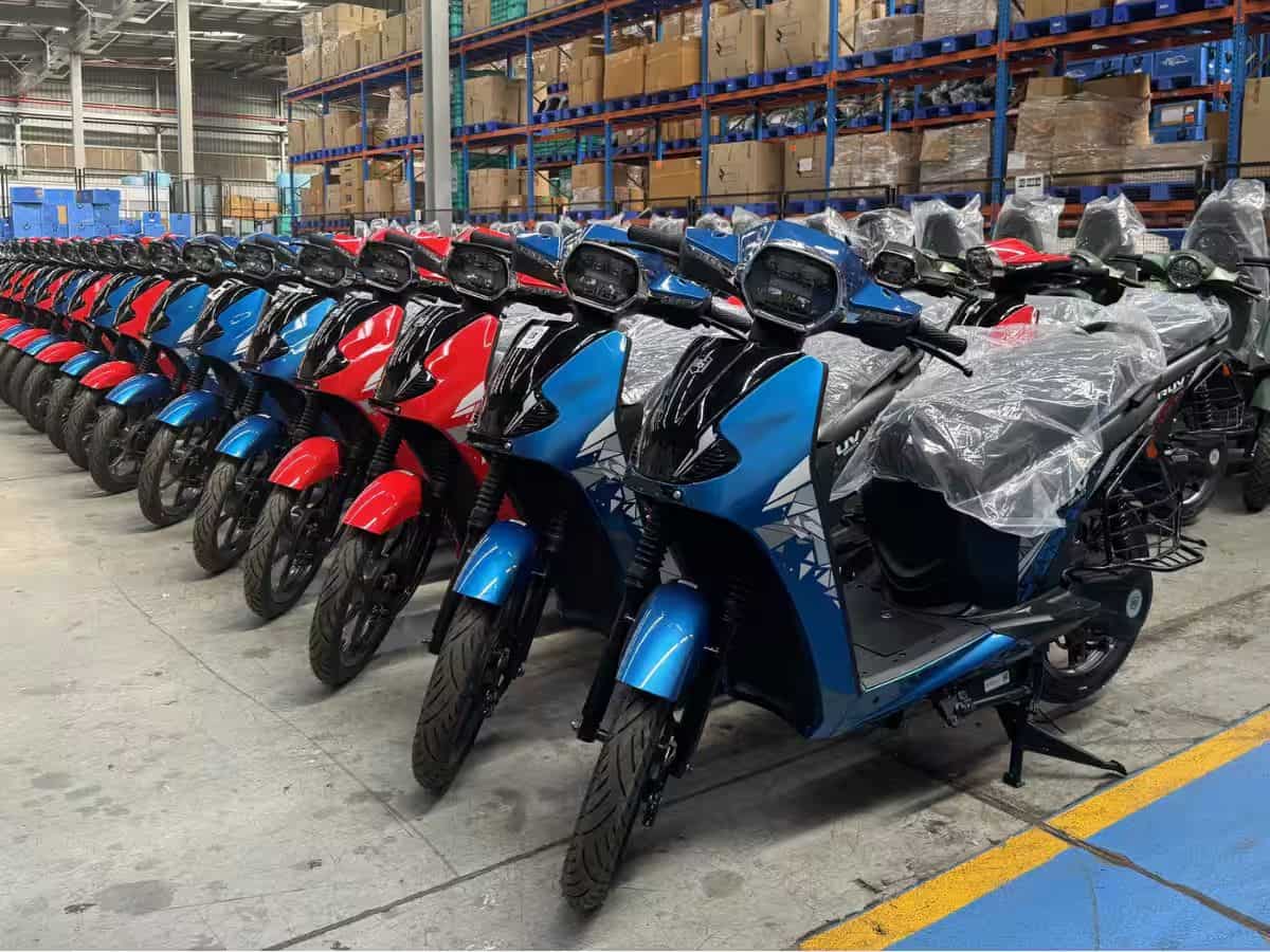Production of this electric scooter has begun; offering a 145 km range ...