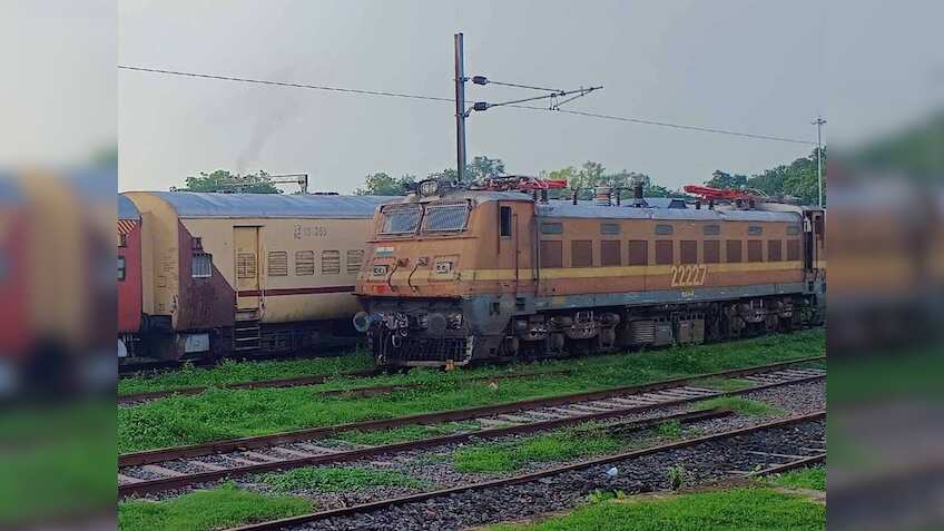Mumbai: Train services disrupted due to overhead electric line breakdown