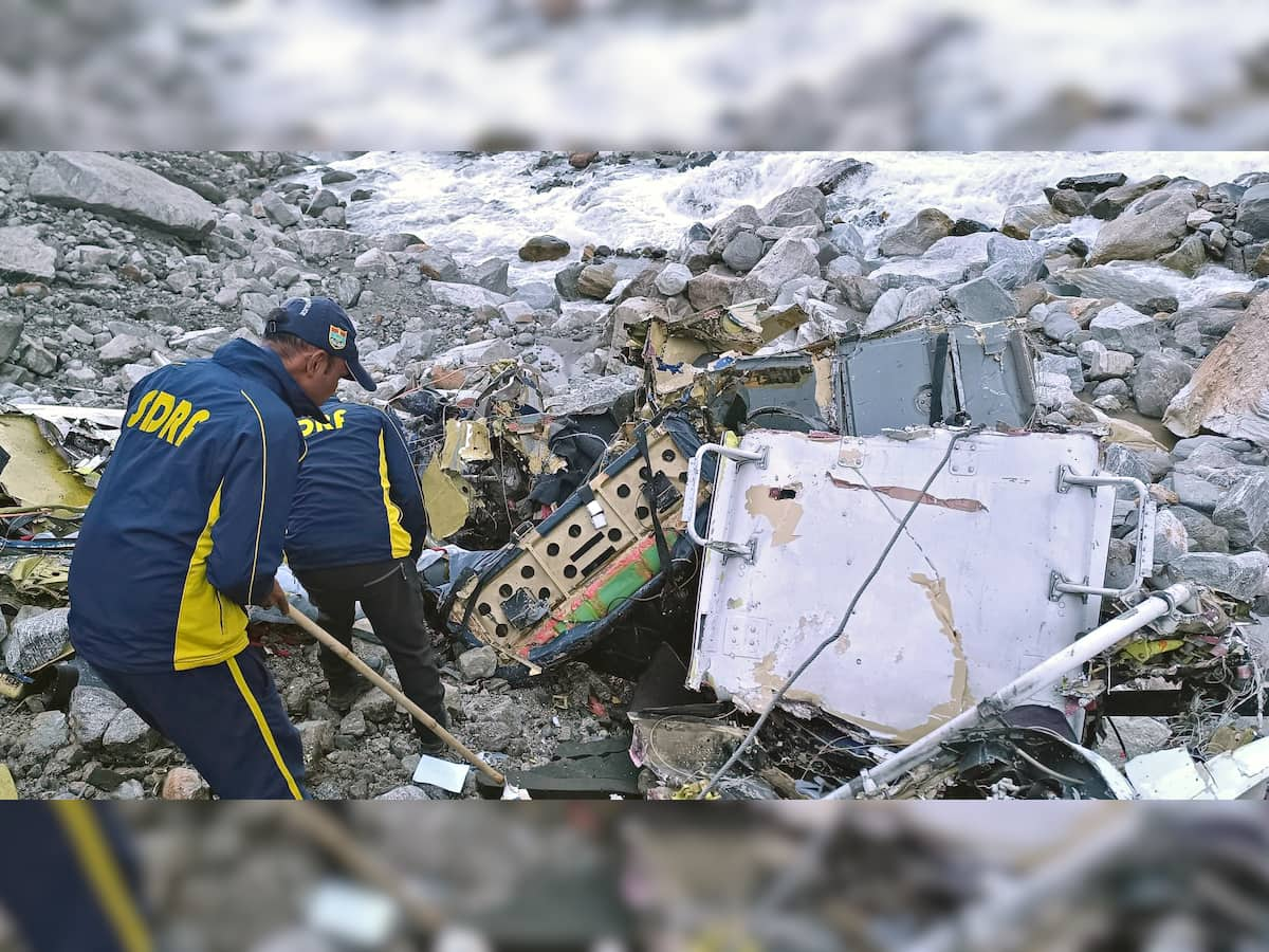 Helicopter being airlifted by MI-17 chopper crashes in Kedarnath