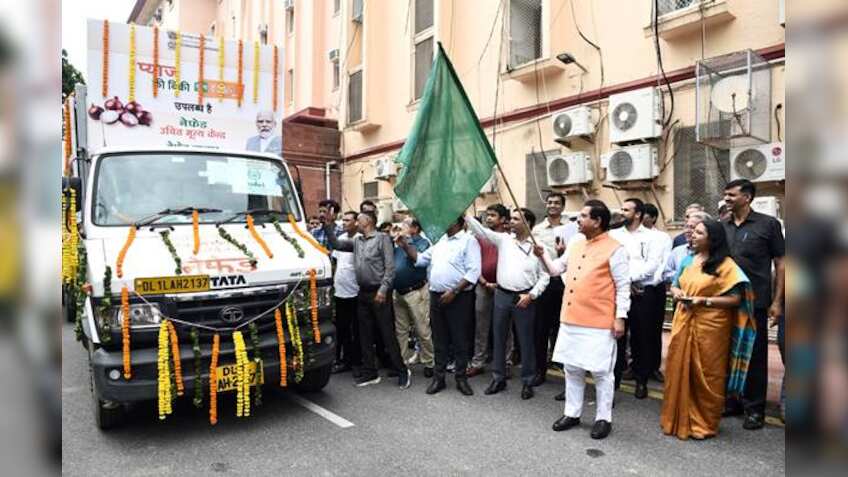 Centre rolls out mobile vans selling onions at Rs 35 per kg in these cities; see list of localities