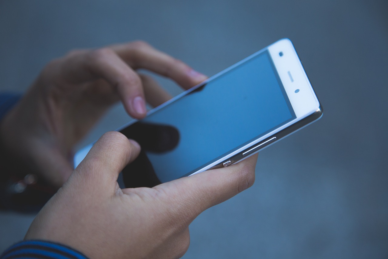 Limiting duration of mobile phone use may help