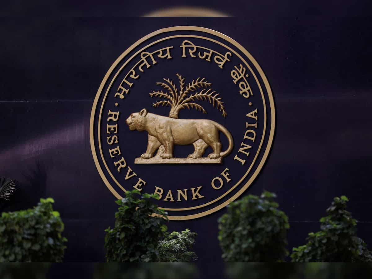 RBI penalises Axis Bank, HDFC Bank for deficiencies in regulatory compliance