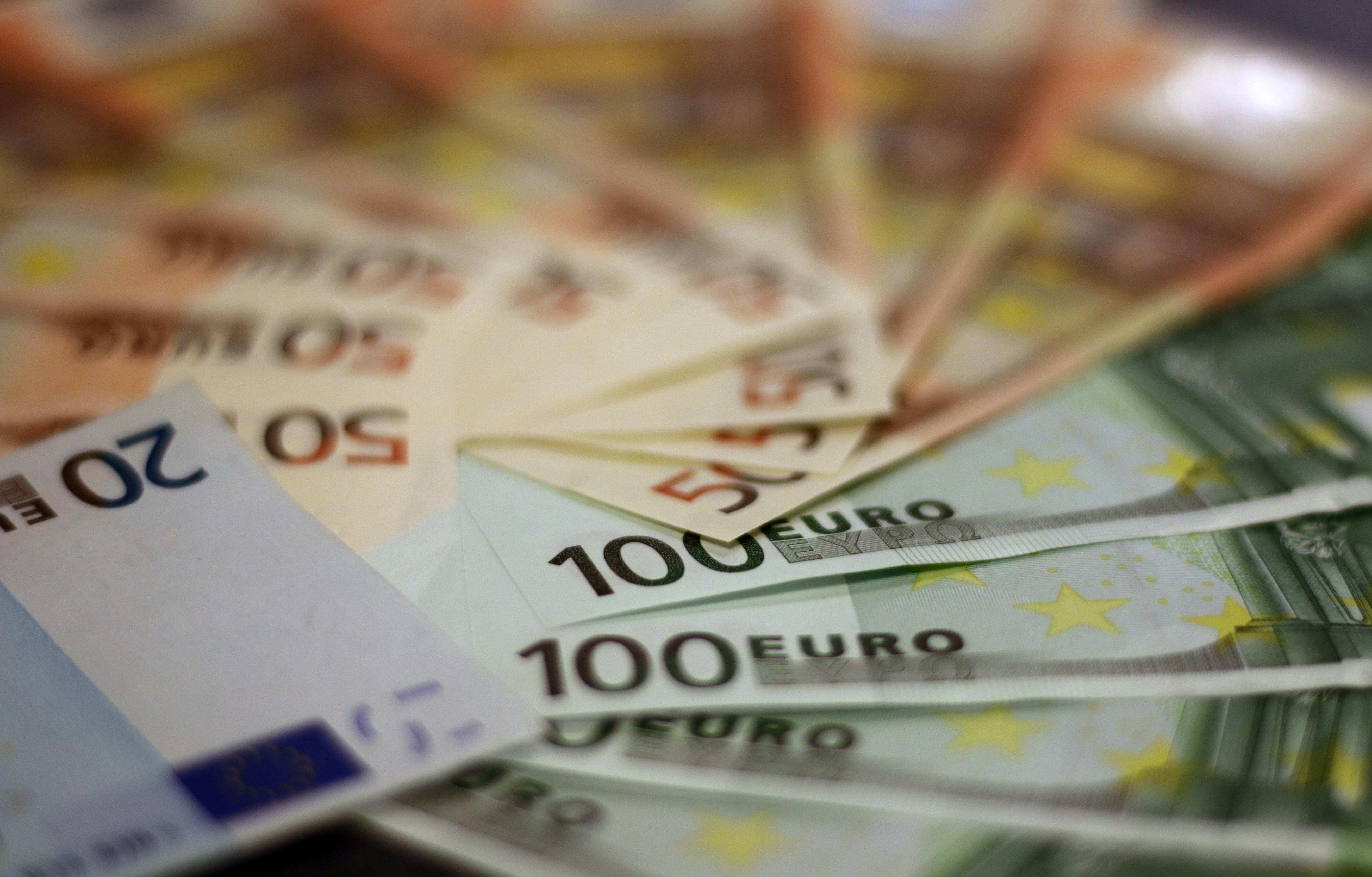 ECB cuts key lending rate by 25 bps,