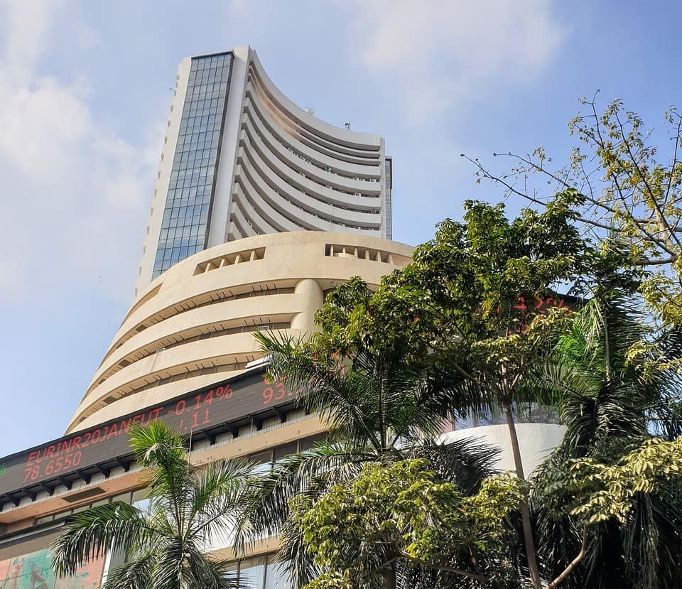 Stock brokers to offer UPI -based fund blocking or 3 -in-1 account to investors from February 1