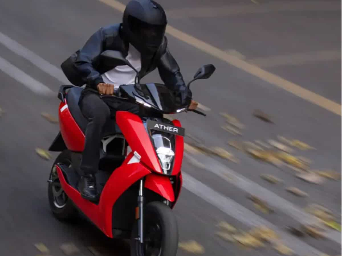 Ather Energy launches festive offers of up to Rs 25,000 on 450X and 450 Apex scooters