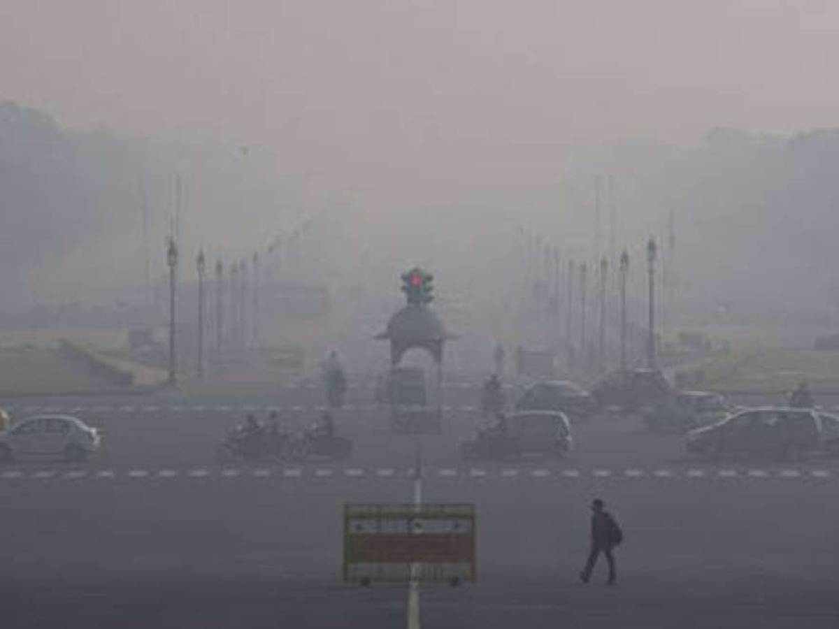 Delhi air pollution today: Air quality remains in