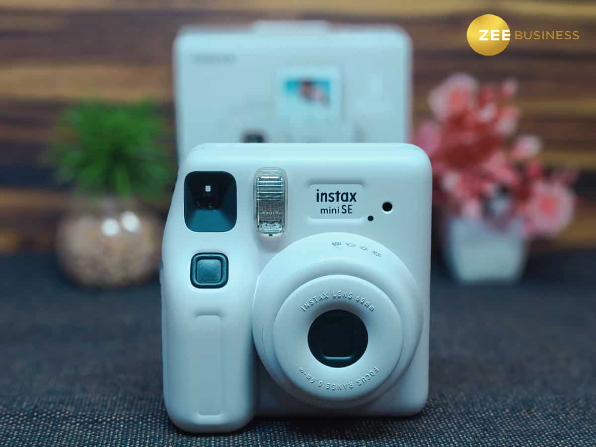 Fujifilm Instax Mini SE Review: Compact Design