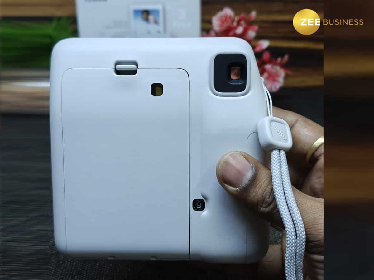 Fujifilm Instax Mini SE Review: Quick Printing