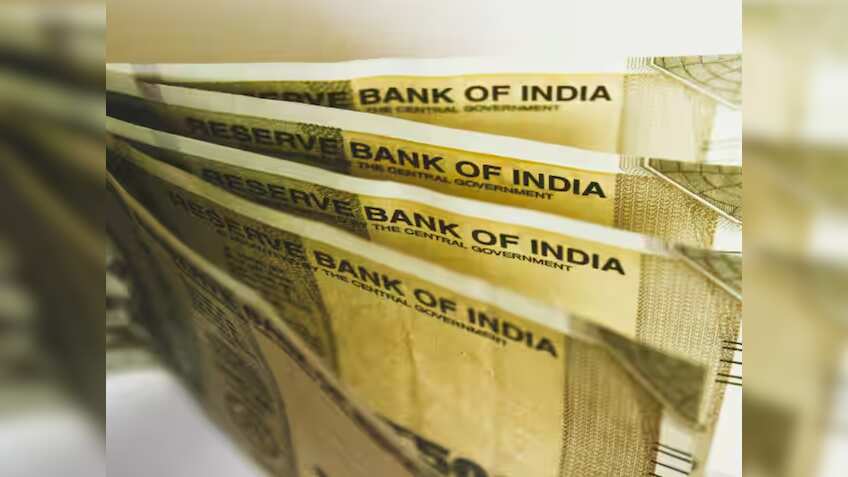 Rupee stays unchanged at 84.07 against US dollar