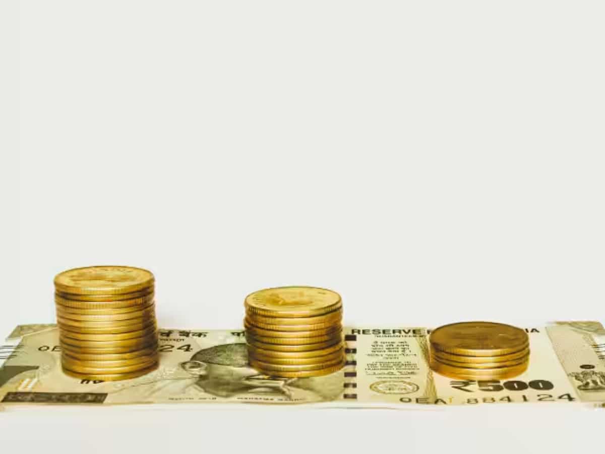 Mutual Fund vs Post Office MIS vs SCSS: Rs 9 lakh investment; which will give the highest return; see calculations