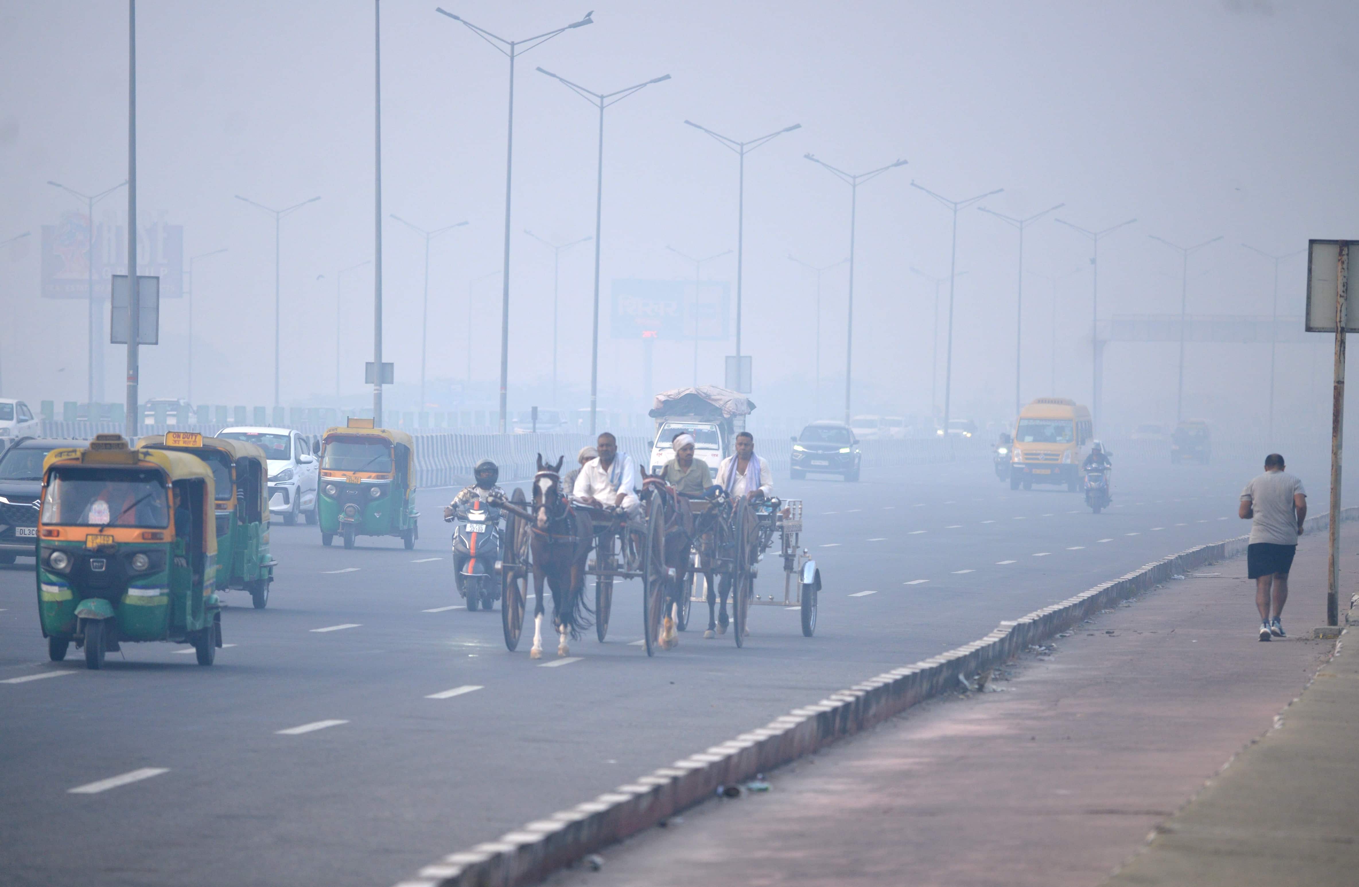 Delhi's air quality improves to 'poor', night temperature settles at 19.2 degrees Celsius