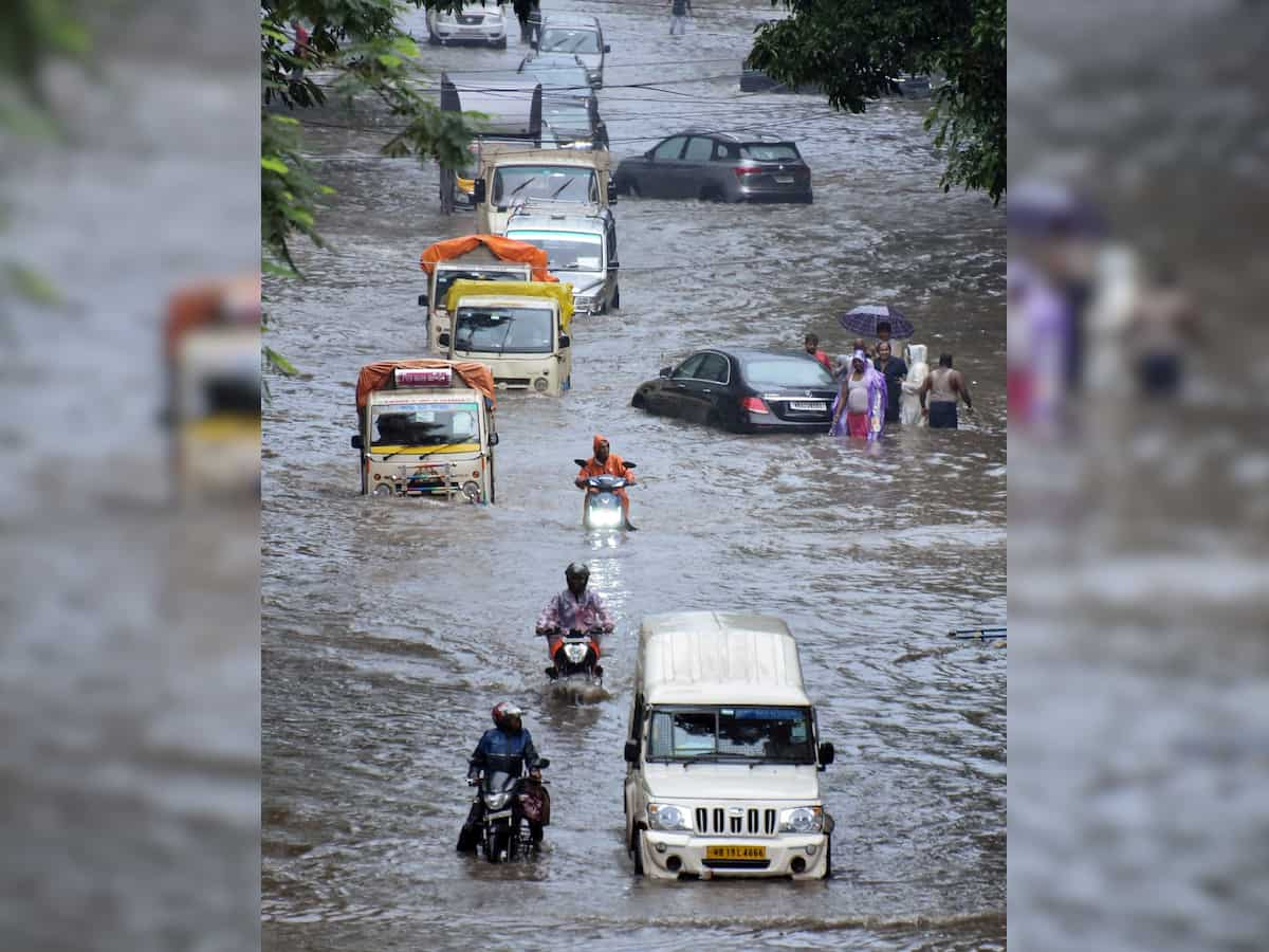 Several areas in Odisha receive rainfall, Dana weakens into low pressure area