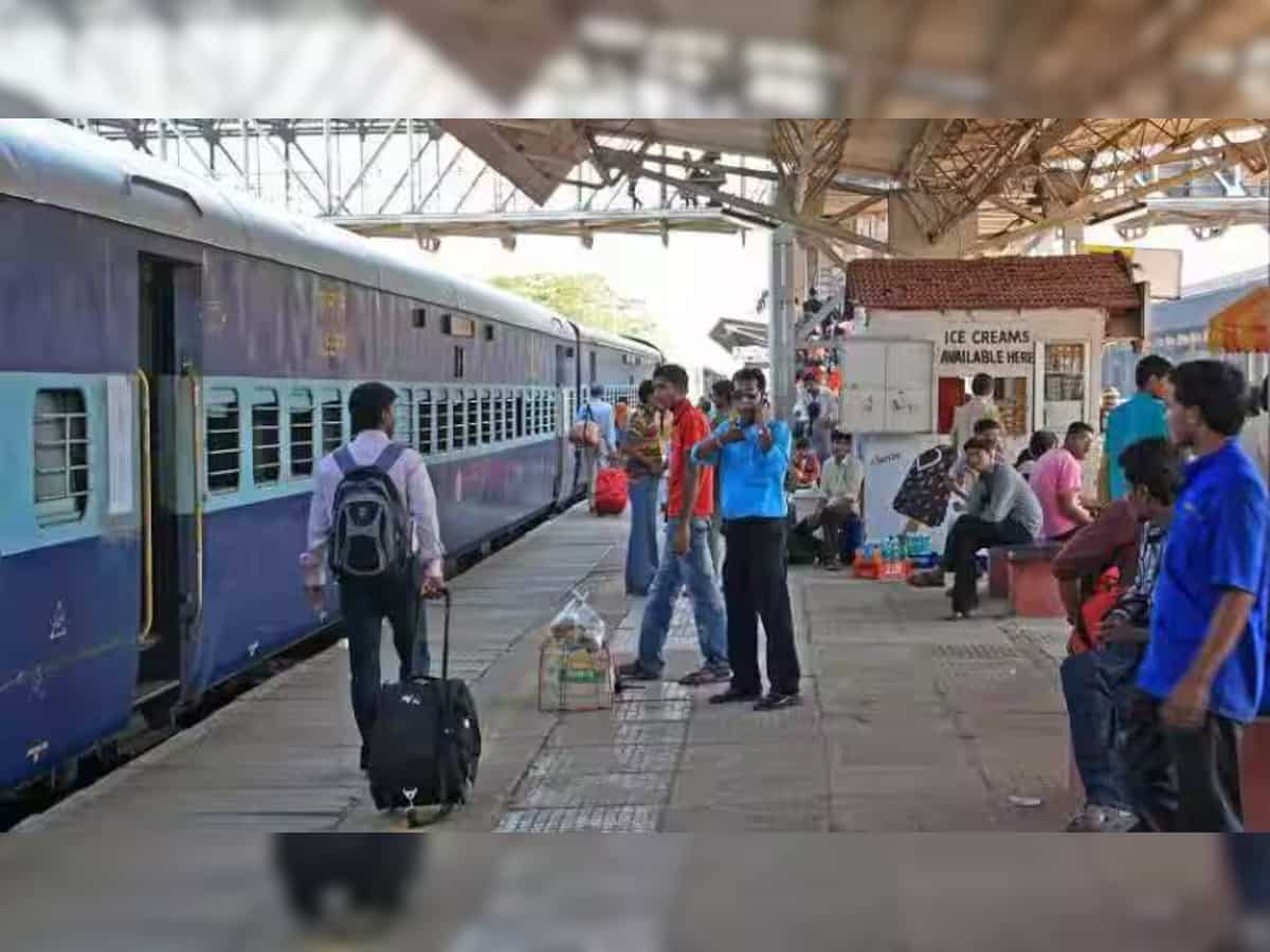 Temporary Suspension of Platform Ticket Sales at Major Mumbai Western Railway Stations to Manage Festive Rush