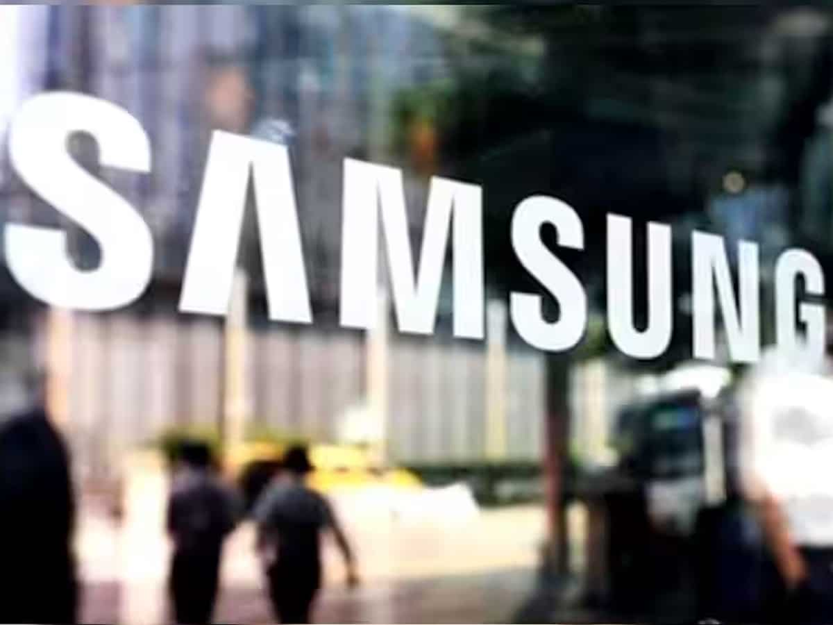 Samsung Electronics Q3 net profit surges, but chip business remains sluggish