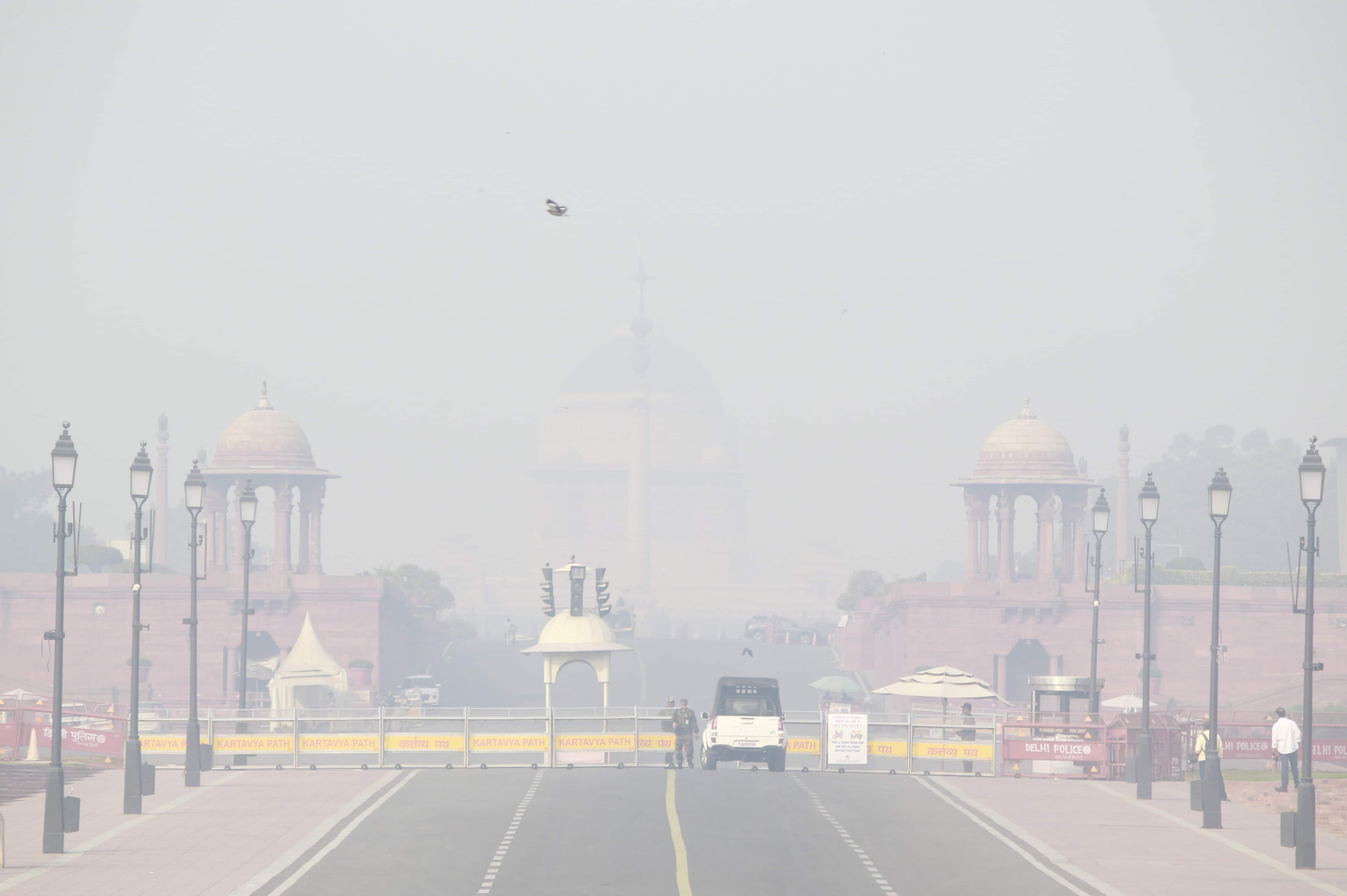 Post-Diwali smog pushes Delhi air quality to 'very poor'; other cities also affected
