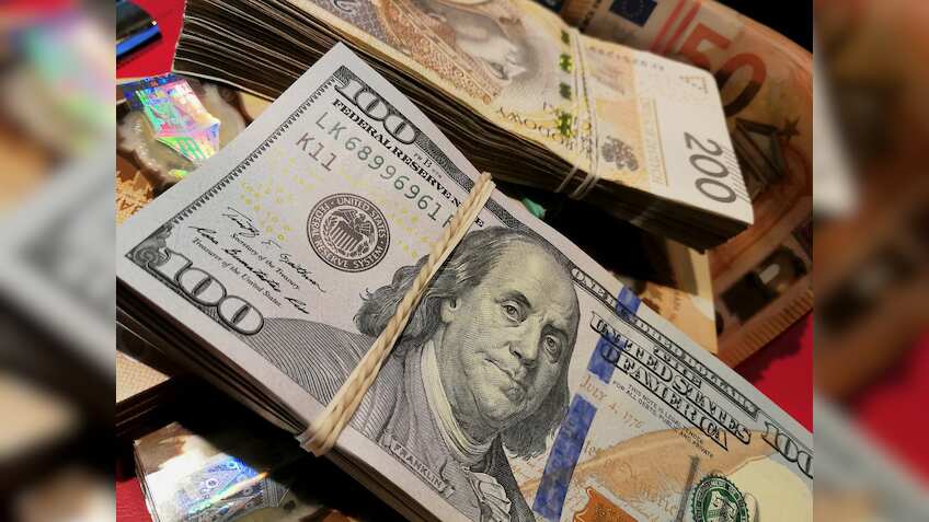 India's forex reserves drop by $3.463 billion to $684.805 billion