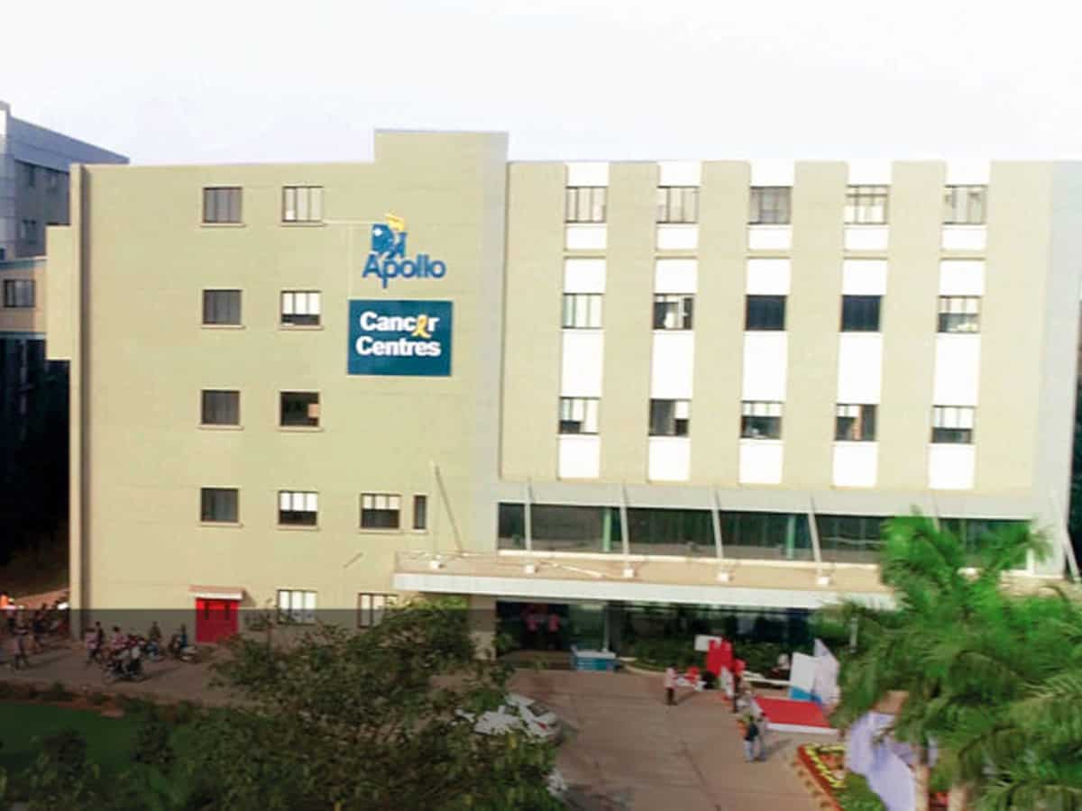 Apollo Hospitals share price target