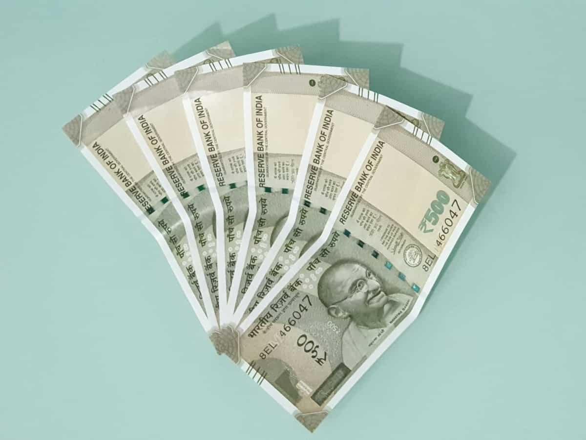 Rupee may depreciate 8 to 10% during Trump 2 0 says SBI report Zee