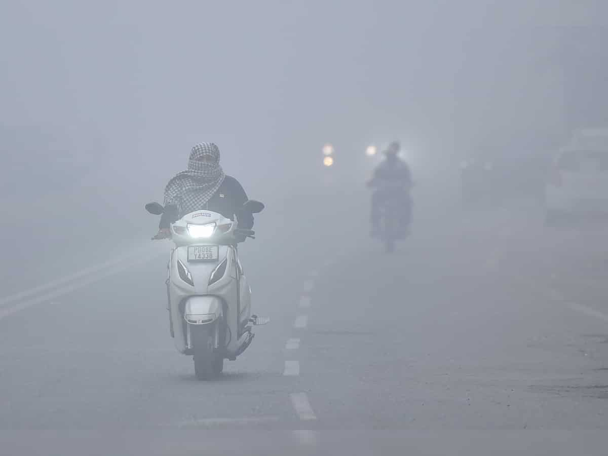 Delhi's air quality remains 'severe' for fourth consecutive day