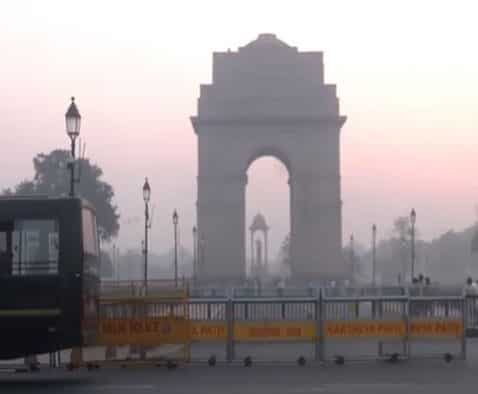 Delhi records daytime temperature of 25.4°C amid fog and cold winds