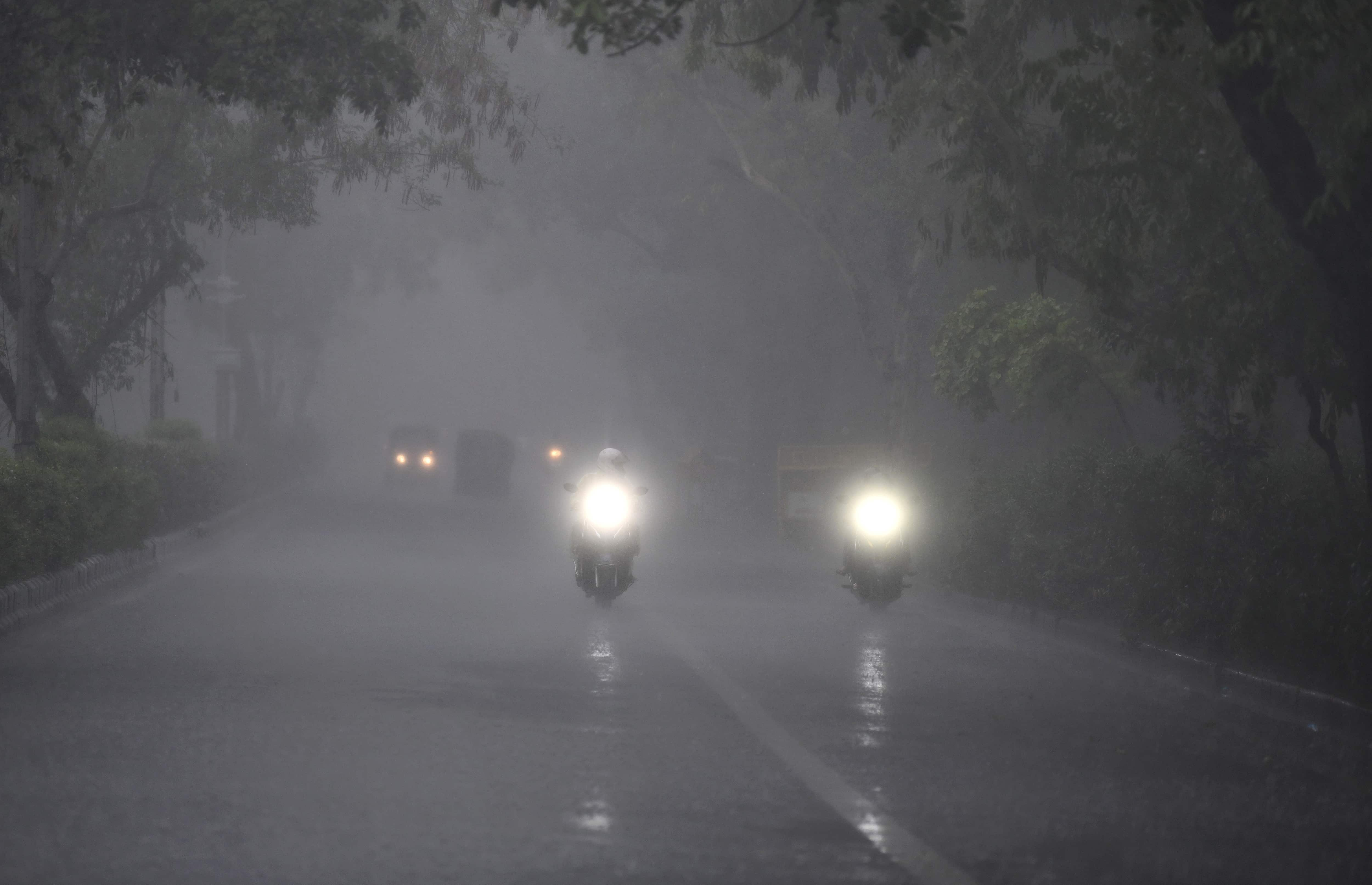 Tamil Nadu Rains: Holiday Declared In Schools As Heavy Rain Lashes 5 TN ...