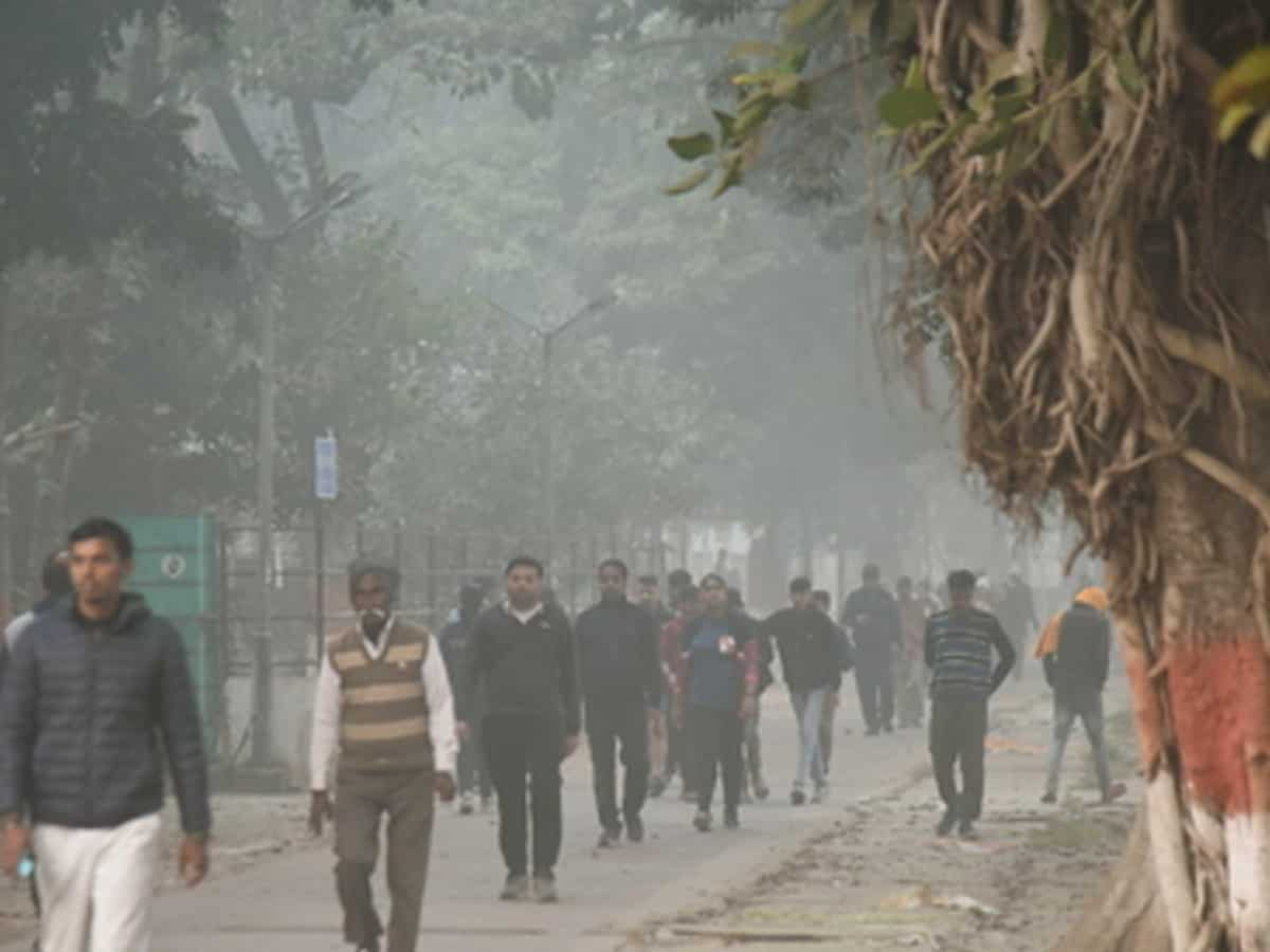 Air Pollution in Delhi: Air quality deteriorates,  thick layer of haze continues 