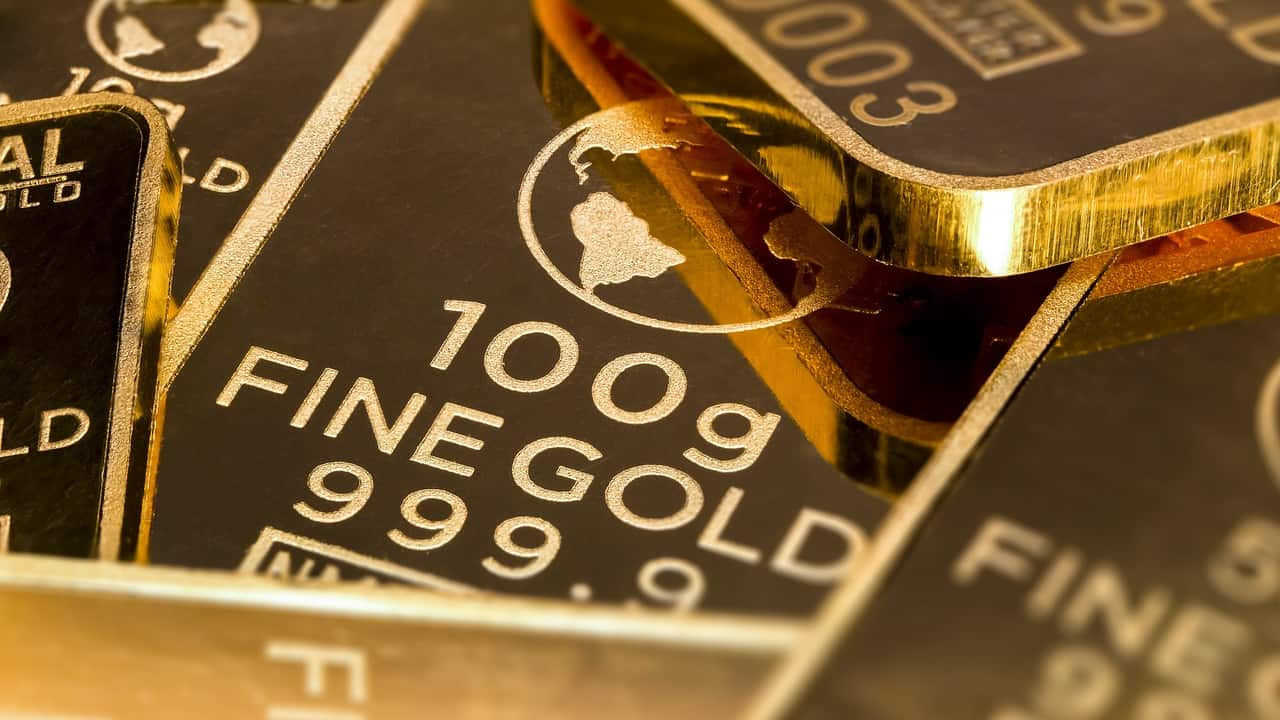 US Fed rate cut speculation weighs on gold  