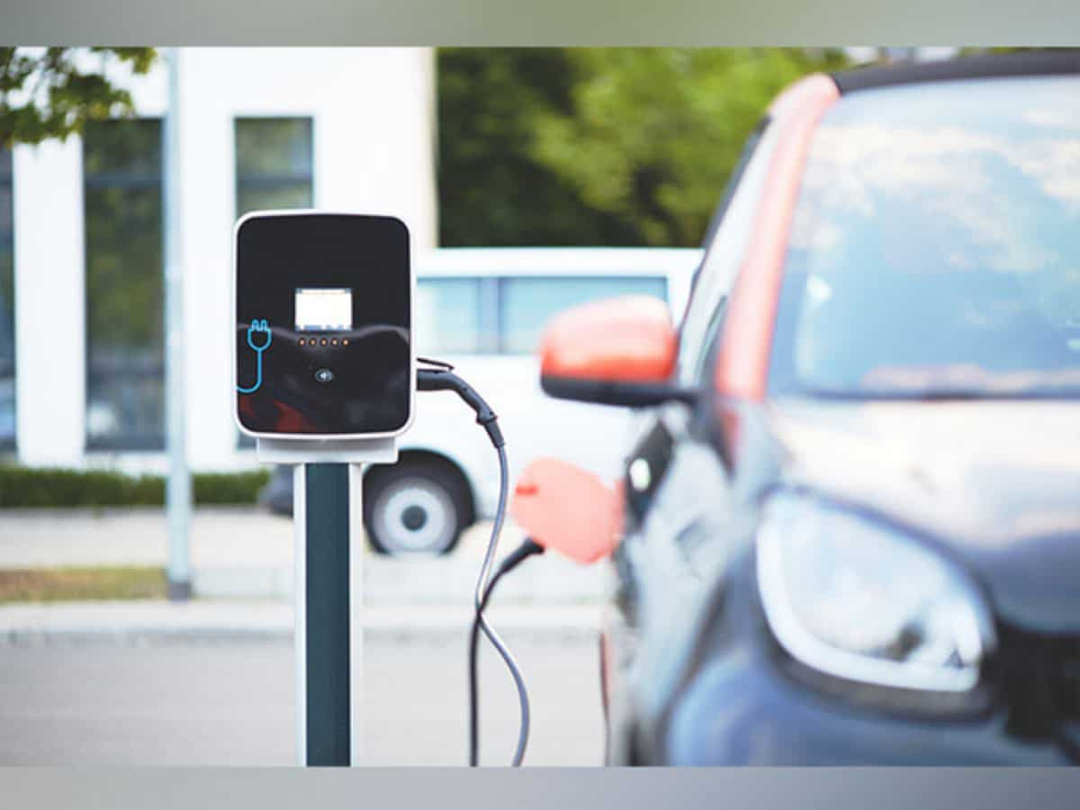 Delhi strengthens EV push with 25 new low-cost charging stations