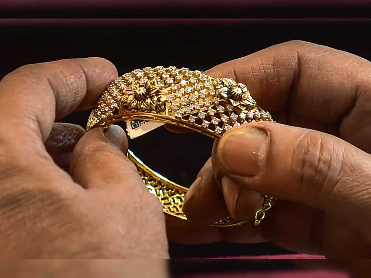 Gold price dips by Rs 190 to Rs 78,960/10 grams, silver rate climbs by Rs 350 to Rs 93,850/kg