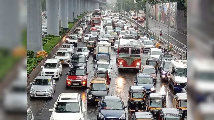 Passenger vehicle dispatches to dealers rise 4% in November at 3,47,522 units: SIAM