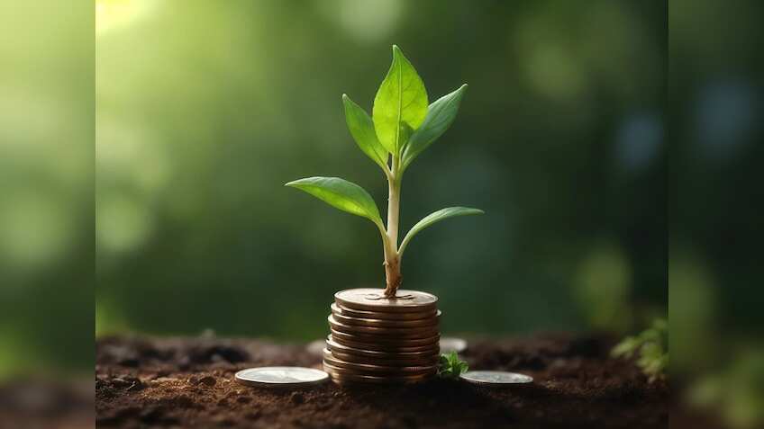 How Soon Will a Monthly SIP of Rs 11,000 Reach Rs 8 Crore?