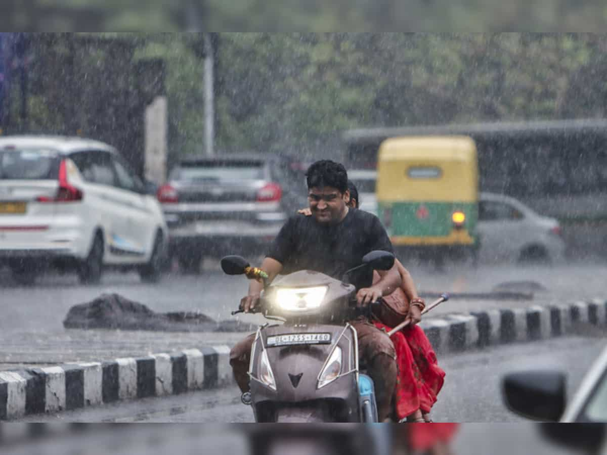 Delhi Weather News: Drizzle in city, air quality 'severe'