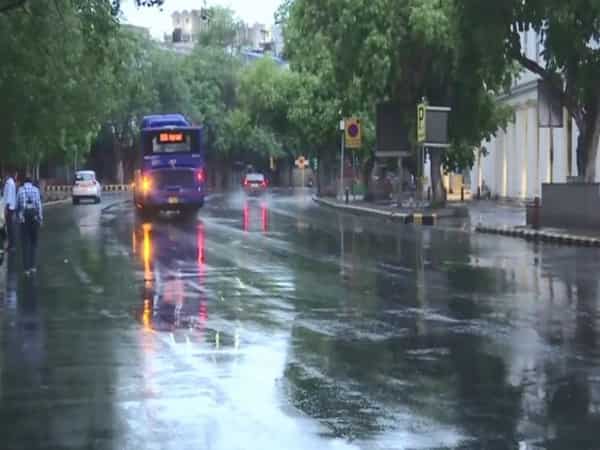Delhi Rainfall Updates: Rain lashes parts of Delhi, maximum temperature higher than usual | Zee Business