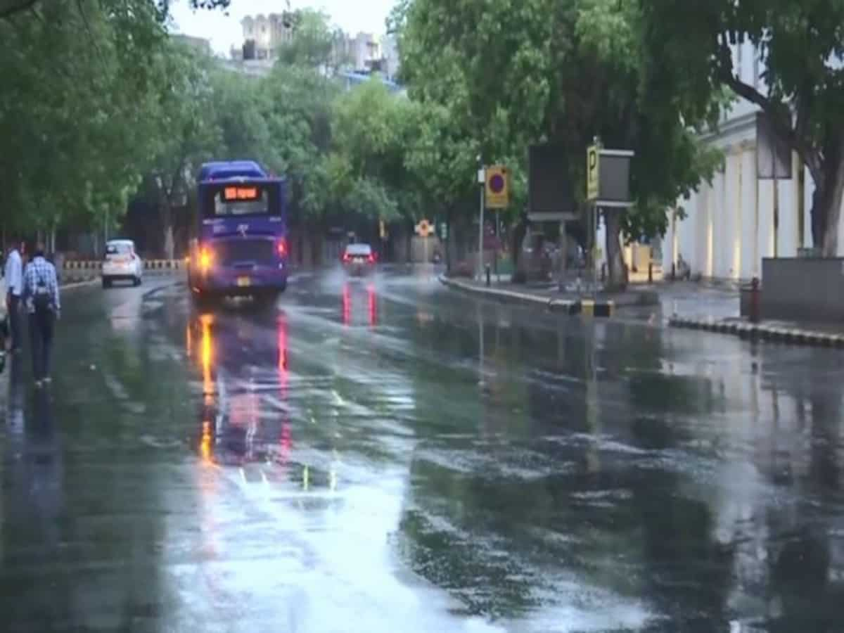 Delhi Rainfall Updates: Rain lashes parts of Delhi, maximum temperature higher than usual 